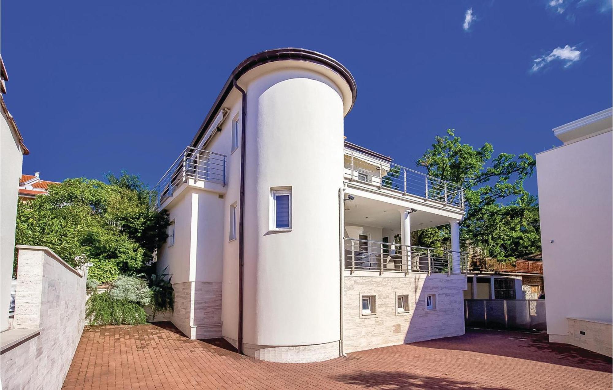 2 Bedroom Lovely Apartment In Crikvenica Zewnętrze zdjęcie