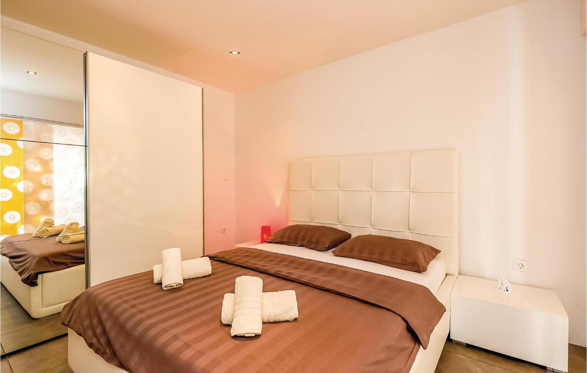 2 Bedroom Lovely Apartment In Crikvenica Zewnętrze zdjęcie