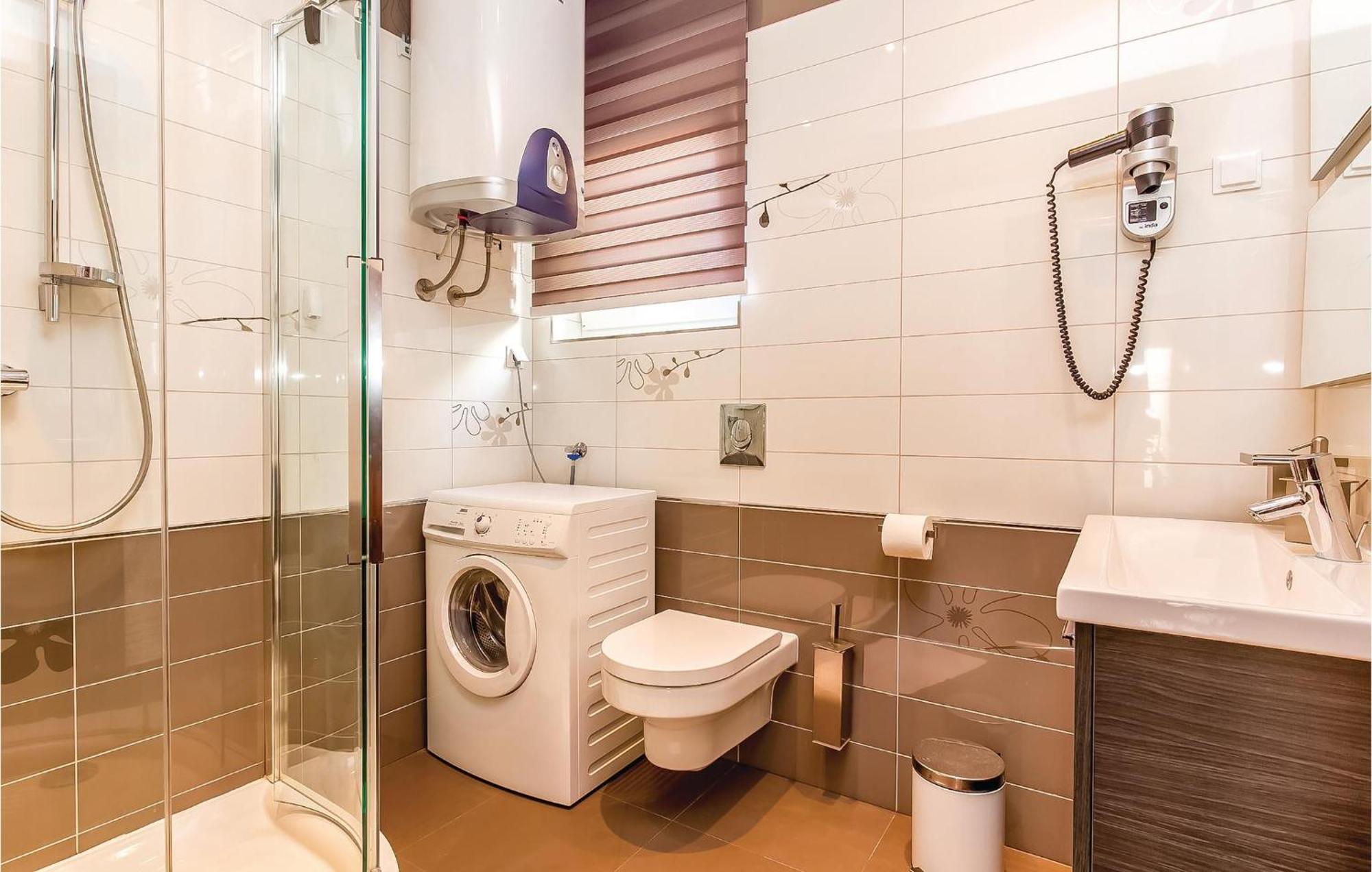 2 Bedroom Lovely Apartment In Crikvenica Zewnętrze zdjęcie