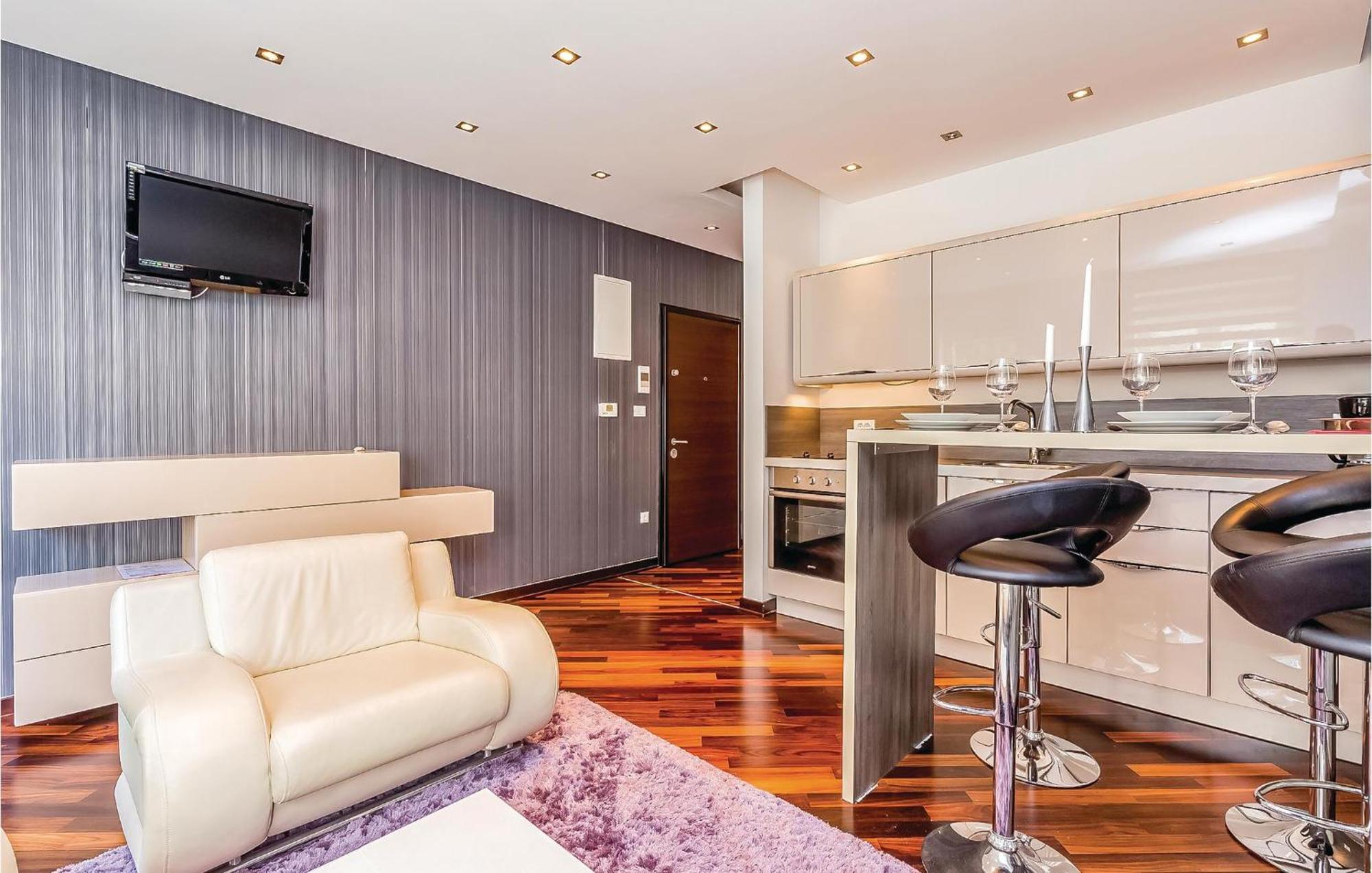 2 Bedroom Lovely Apartment In Crikvenica Zewnętrze zdjęcie