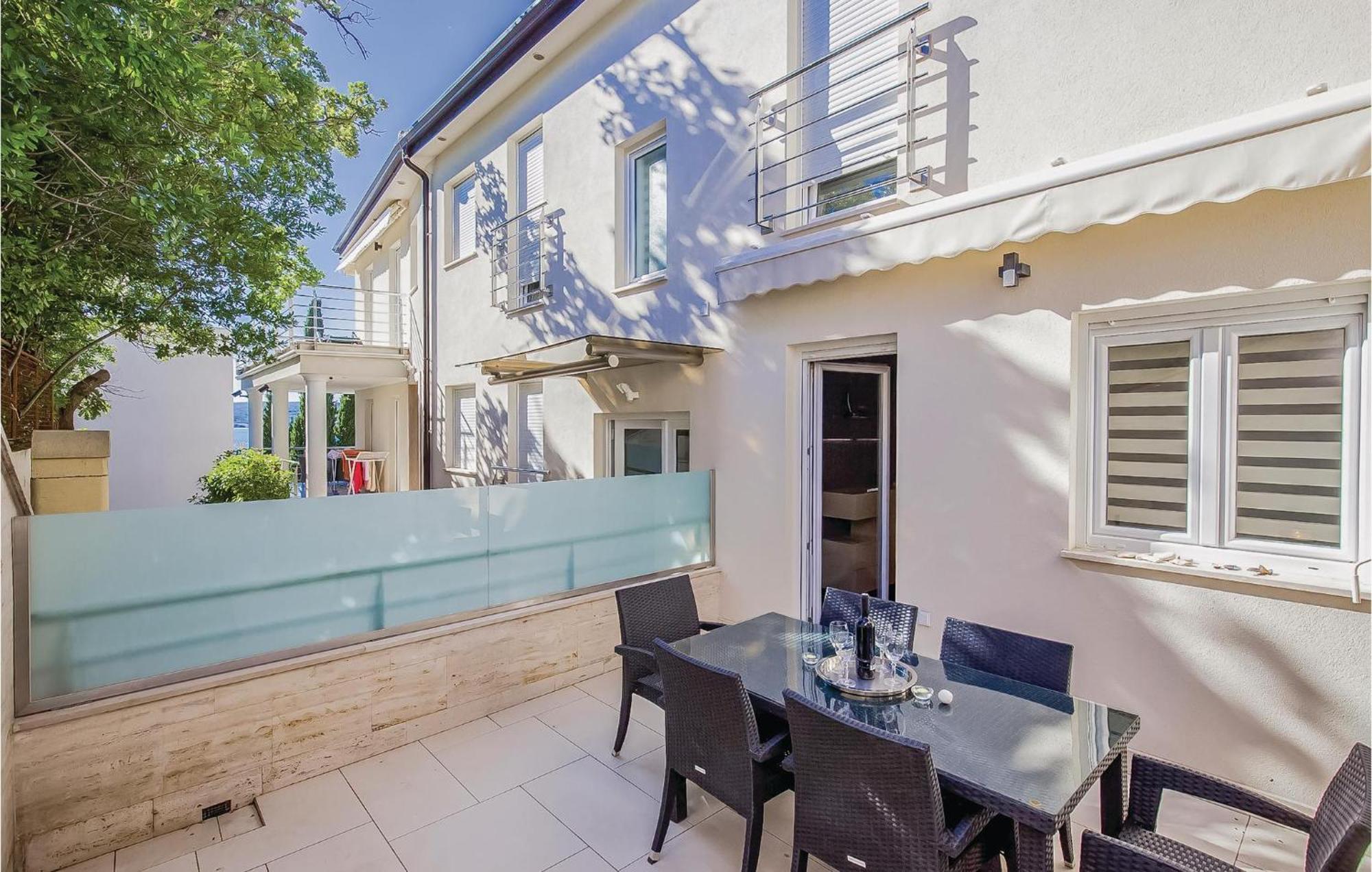2 Bedroom Lovely Apartment In Crikvenica Zewnętrze zdjęcie