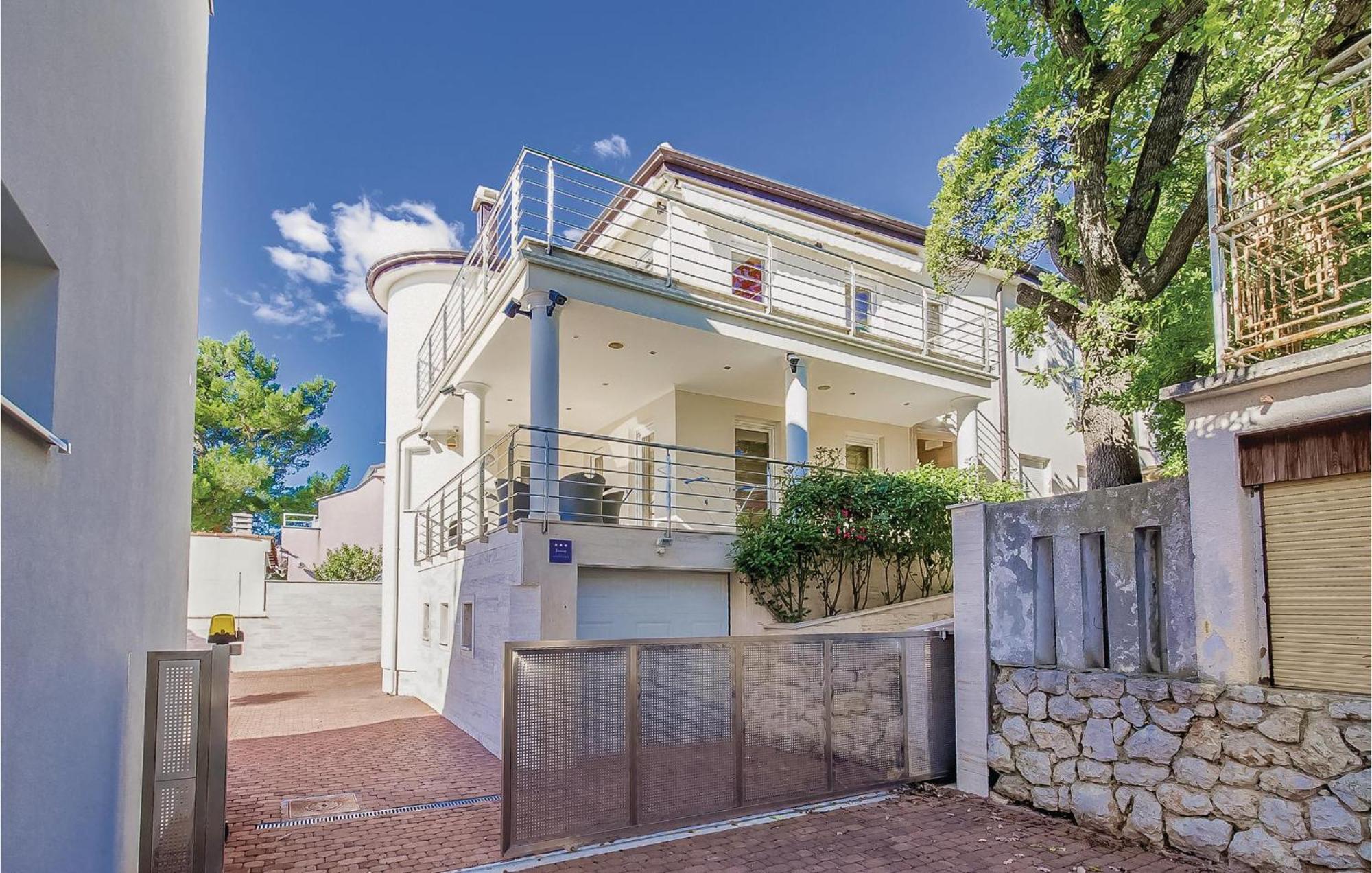 2 Bedroom Lovely Apartment In Crikvenica Zewnętrze zdjęcie