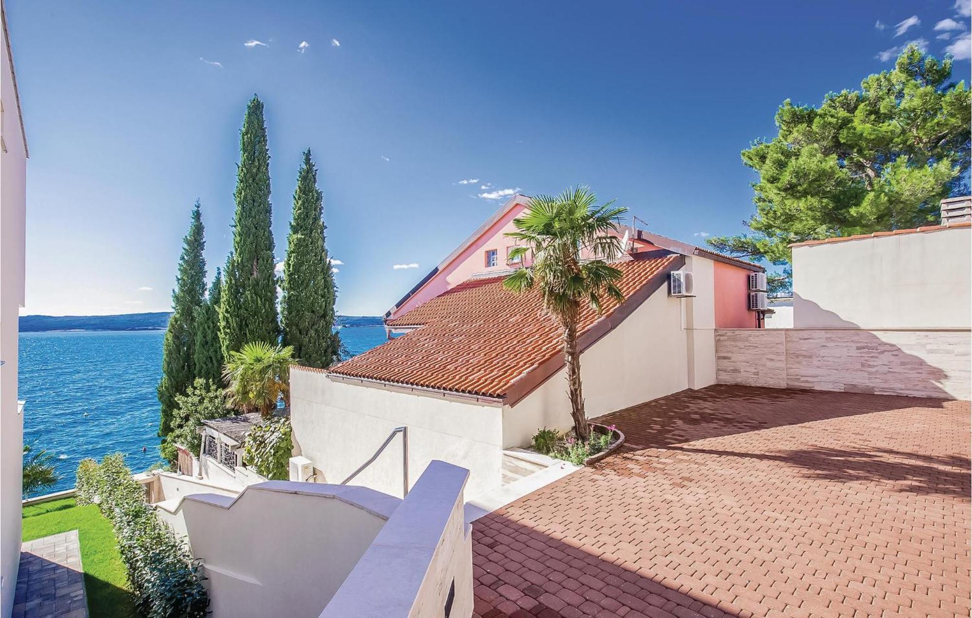2 Bedroom Lovely Apartment In Crikvenica Zewnętrze zdjęcie