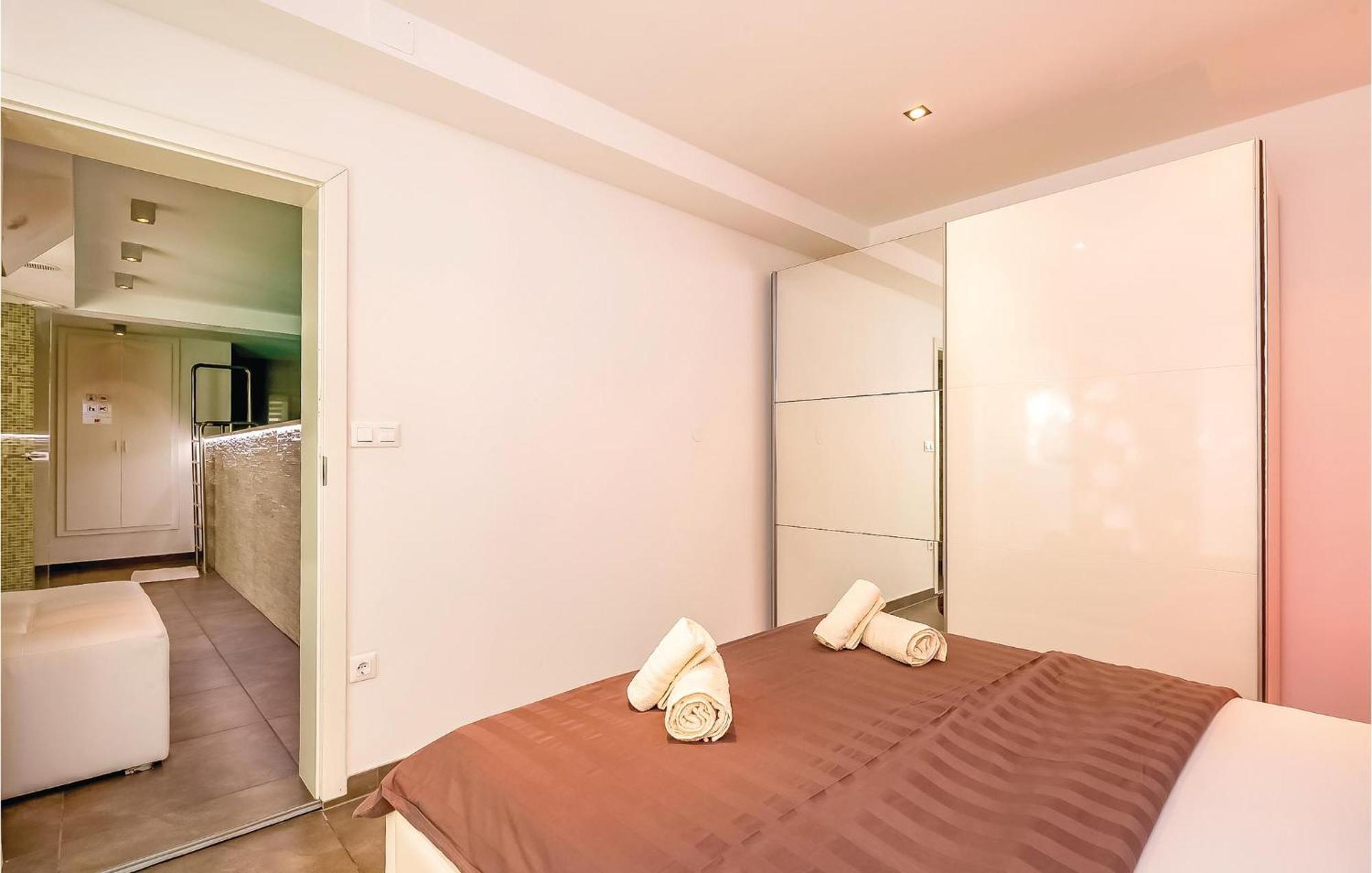 2 Bedroom Lovely Apartment In Crikvenica Zewnętrze zdjęcie